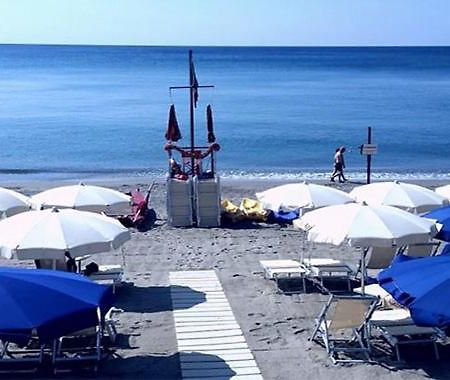 Savona Casa Vacanze Vicino Mare 3 Minuti Wifi Exterior photo