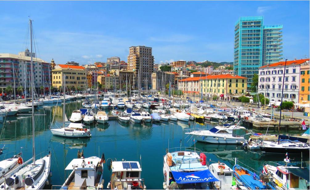 Savona Casa Vacanze Vicino Mare 3 Minuti Wifi Exterior photo